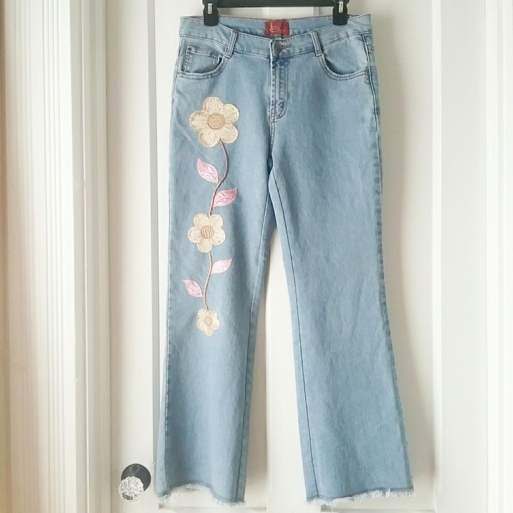 Azita | Embroidered High Raw Hem Jeans